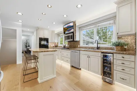 20 Mapleglade Close SE photo 12