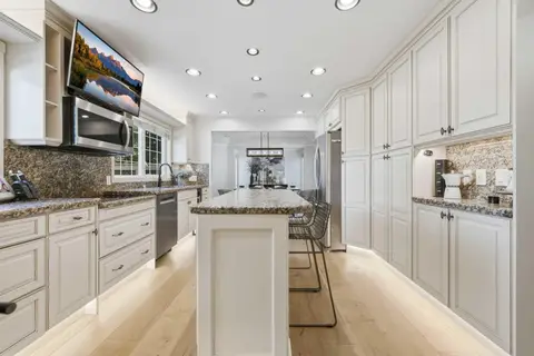 20 Mapleglade Close SE photo 13