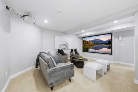 20 Mapleglade Close SE photo 32