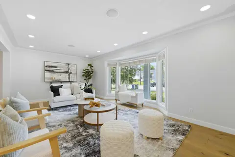 20 Mapleglade Close SE photo 5