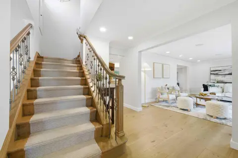 20 Mapleglade Close SE photo 7