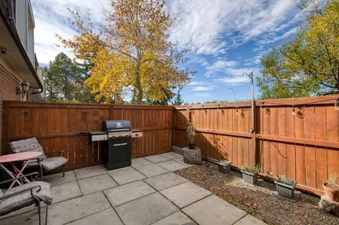 8, 330 Canterbury Drive SW photo 14