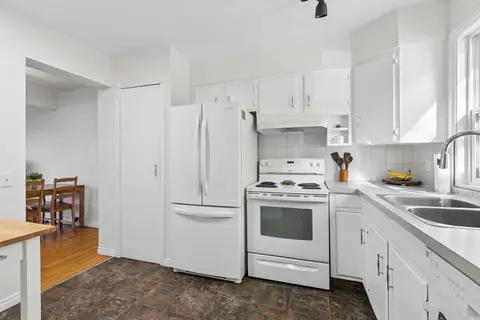 8, 330 Canterbury Drive SW photo 2