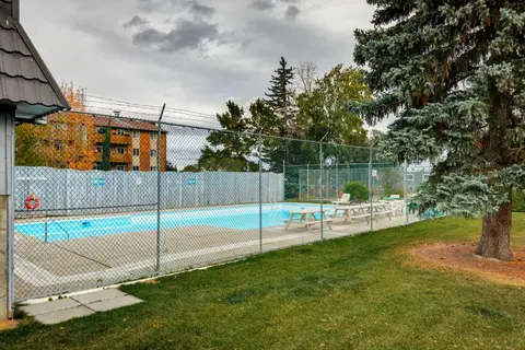 8, 330 Canterbury Drive SW photo 20