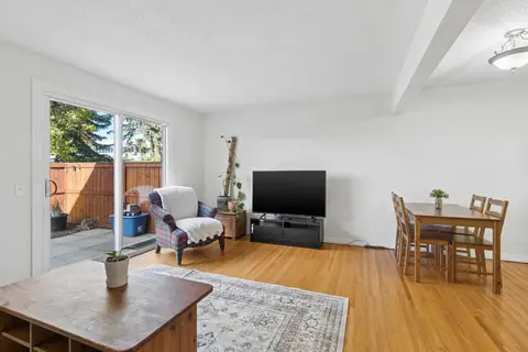 8, 330 Canterbury Drive SW photo 8