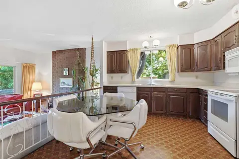 340 Canniff Place SW photo 10