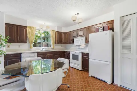 340 Canniff Place SW photo 11