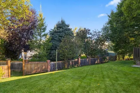 340 Canniff Place SW photo 25