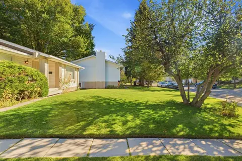 340 Canniff Place SW photo 3