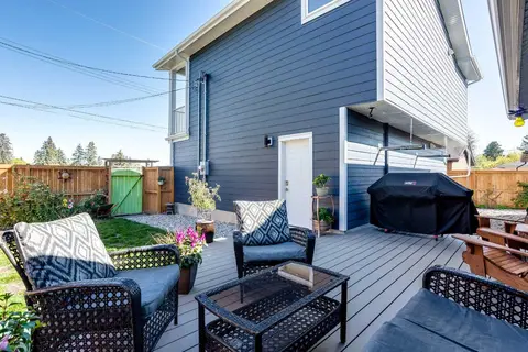 728 71 Avenue SW photo 26