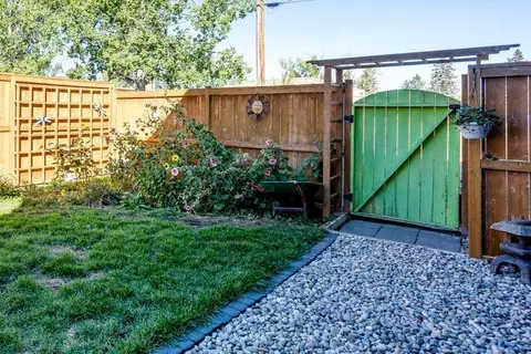 728 71 Avenue SW photo 28