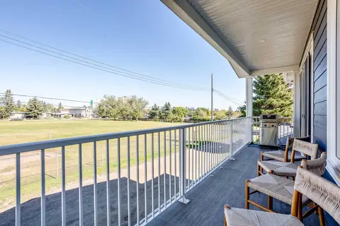 728 71 Avenue SW photo 32