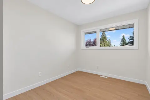 9843 5 Street SE photo 21