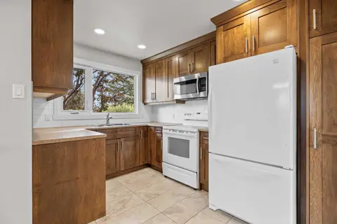 48 Selkirk Drive SW photo 10