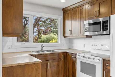 48 Selkirk Drive SW photo 11