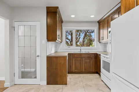 48 Selkirk Drive SW photo 12