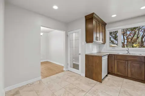 48 Selkirk Drive SW photo 13