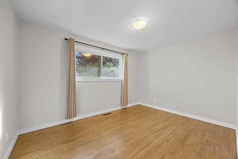 48 Selkirk Drive SW photo 16
