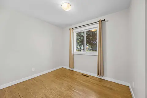 48 Selkirk Drive SW photo 19