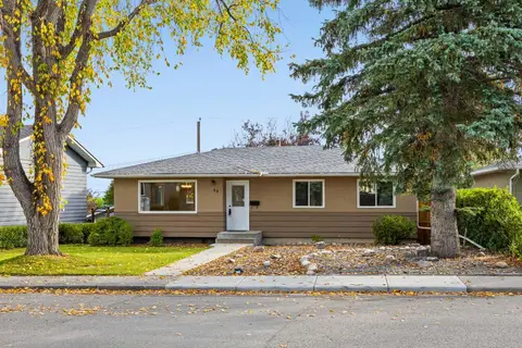 48 Selkirk Drive SW photo 2