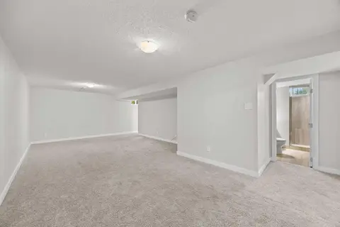48 Selkirk Drive SW photo 30