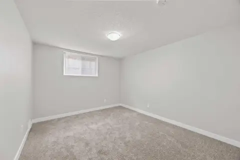 48 Selkirk Drive SW photo 31