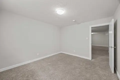 48 Selkirk Drive SW photo 33