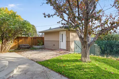 48 Selkirk Drive SW photo 41