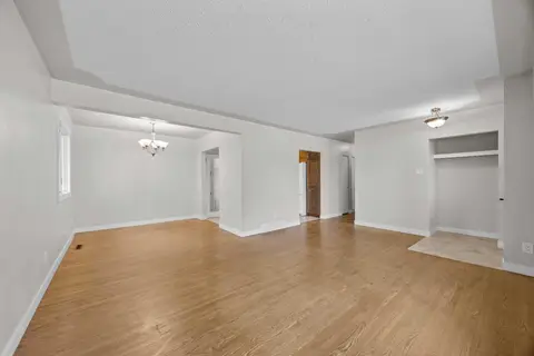 48 Selkirk Drive SW photo 7