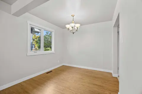 48 Selkirk Drive SW photo 9