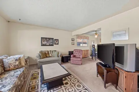 41 Haddock Road SW photo 3