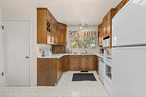 41 Haddock Road SW photo 7