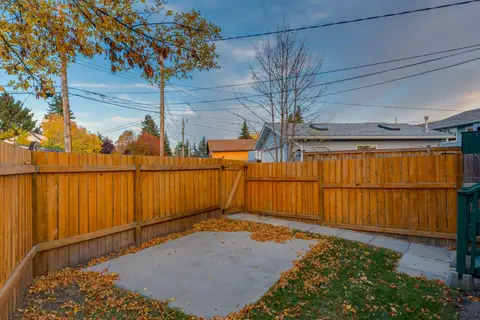 8826 6 Street SE photo 30