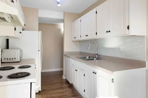 932, 11620 Elbow Drive SW photo 4