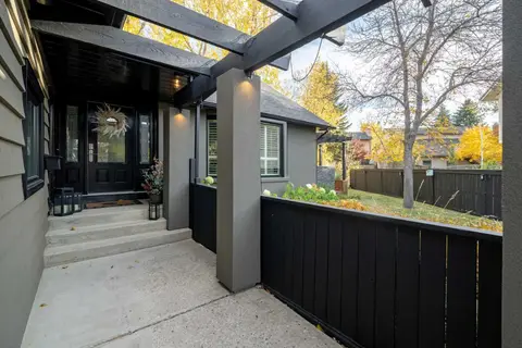 31 Canterville Bay SW photo 2