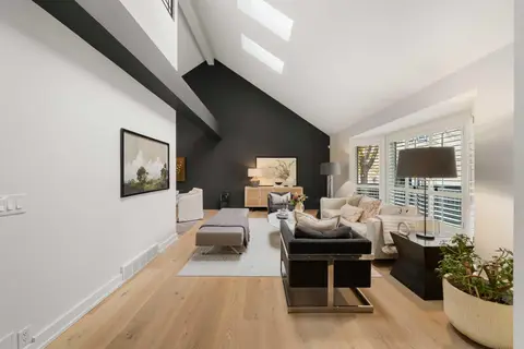 31 Canterville Bay SW photo 5
