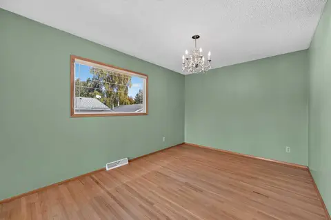 637 Willowburn Crescent SE photo 12