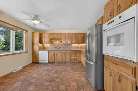 637 Willowburn Crescent SE photo 14