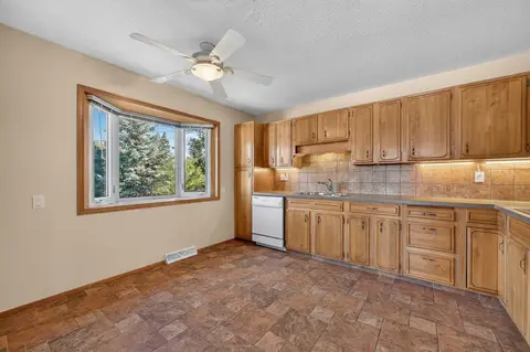 637 Willowburn Crescent SE photo 15