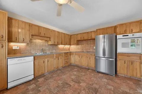637 Willowburn Crescent SE photo 16