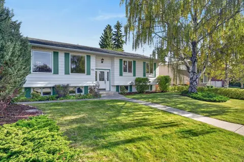 637 Willowburn Crescent SE photo 3