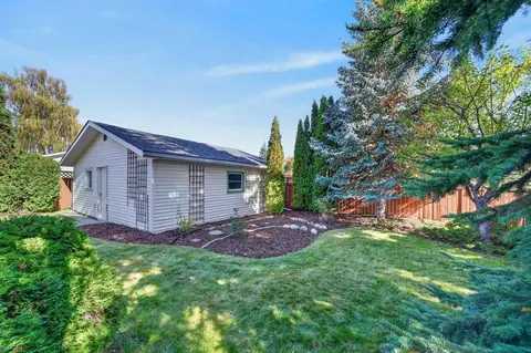 637 Willowburn Crescent SE photo 45