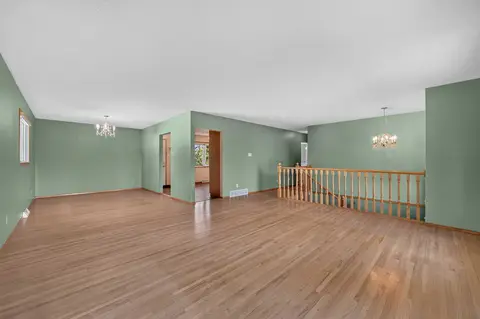 637 Willowburn Crescent SE photo 9