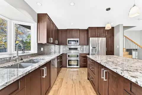 912 Lake Arrow Way SE photo 4