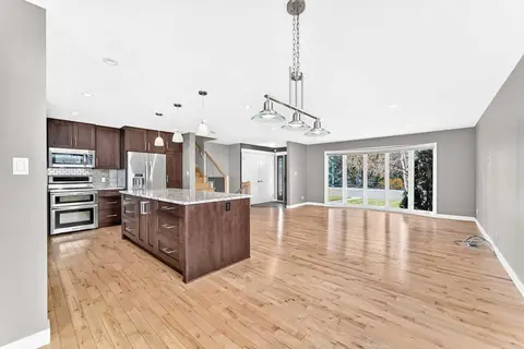 912 Lake Arrow Way SE photo 9