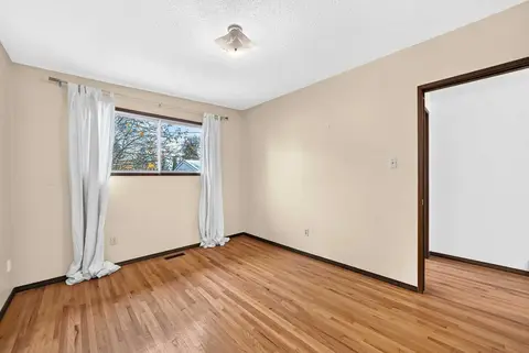 823 67 Avenue SW photo 13