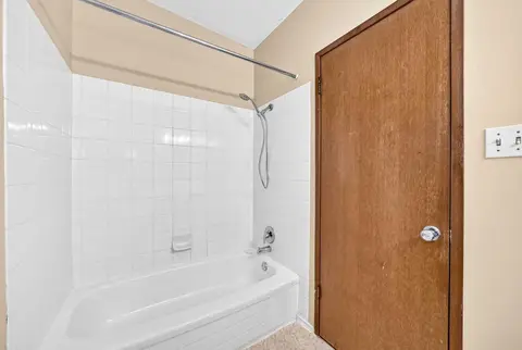 823 67 Avenue SW photo 20
