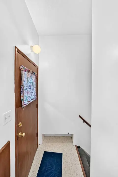 823 67 Avenue SW photo 21