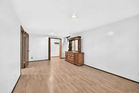823 67 Avenue SW photo 28