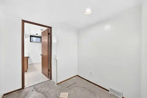 823 67 Avenue SW photo 30